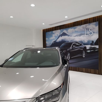 Gratis Berdiri Wall Hanging Galeri Seg Ekstrusi Merek Terkenal Mobil Background Light Box Seg Aluminium Extrusion Advert Lightbox
